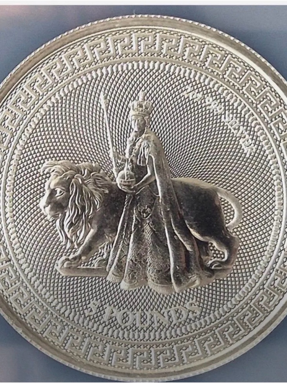 Classic Silver Lion & Monarch Decorative Coin Plaque - Silver